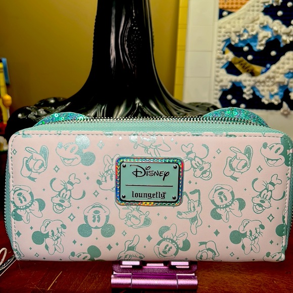Disney Loungefly Hallmark Special Edition Holographic Wallet - Picture 4 of 6